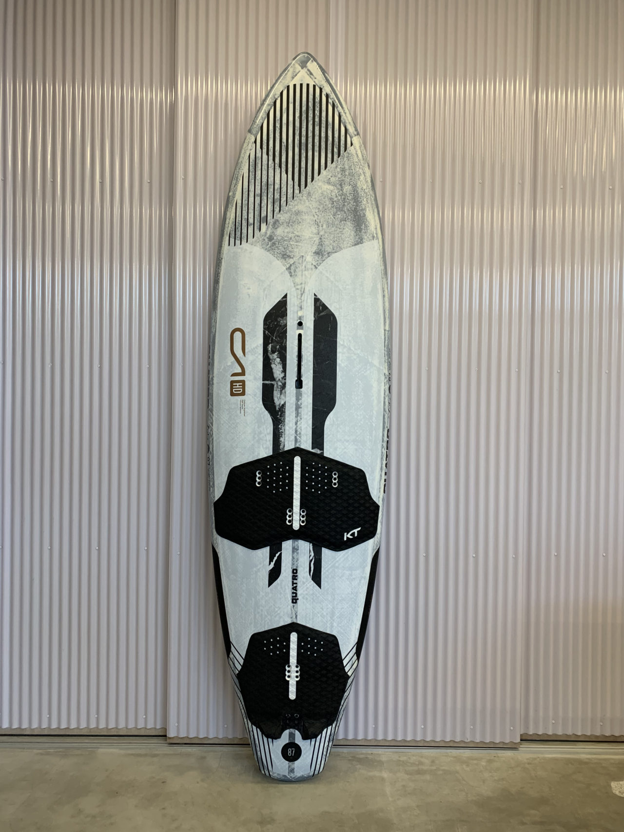 Quatro Qube 87 new 型落ち価格｜鎌倉の老舗ウィンドサーフィン  